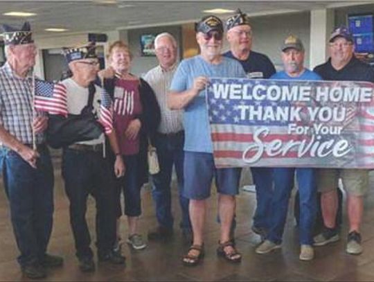 Ed Gronewold is Welcomed Home from his Lone Eagle Honor Flight