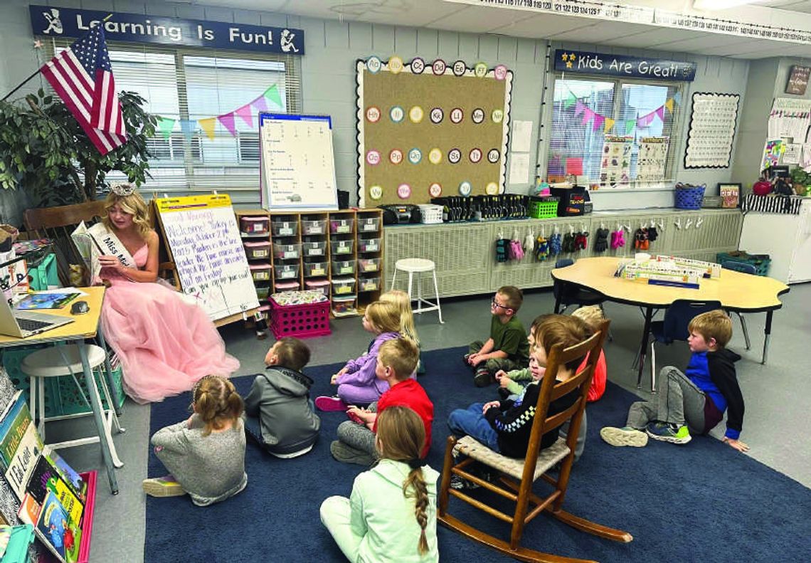 Miss Middle River and RLCC High School Junior Graceyn Kvasager Volunteers to Read to Students!